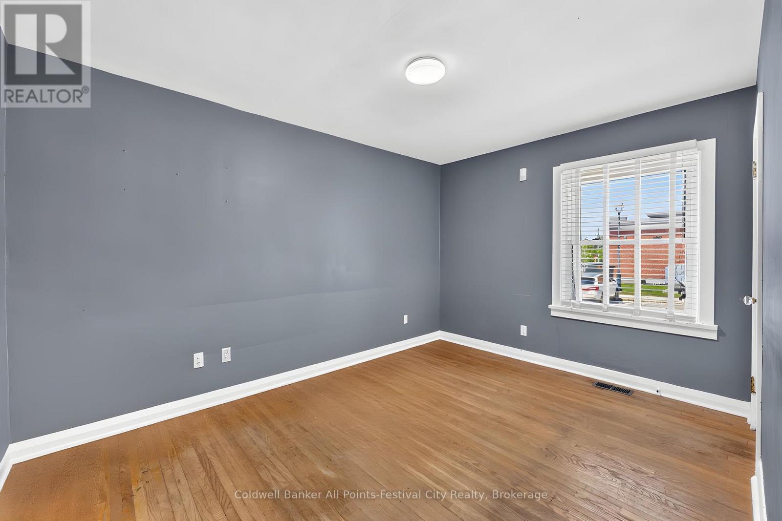 21 WATERLOO STREET S - 12