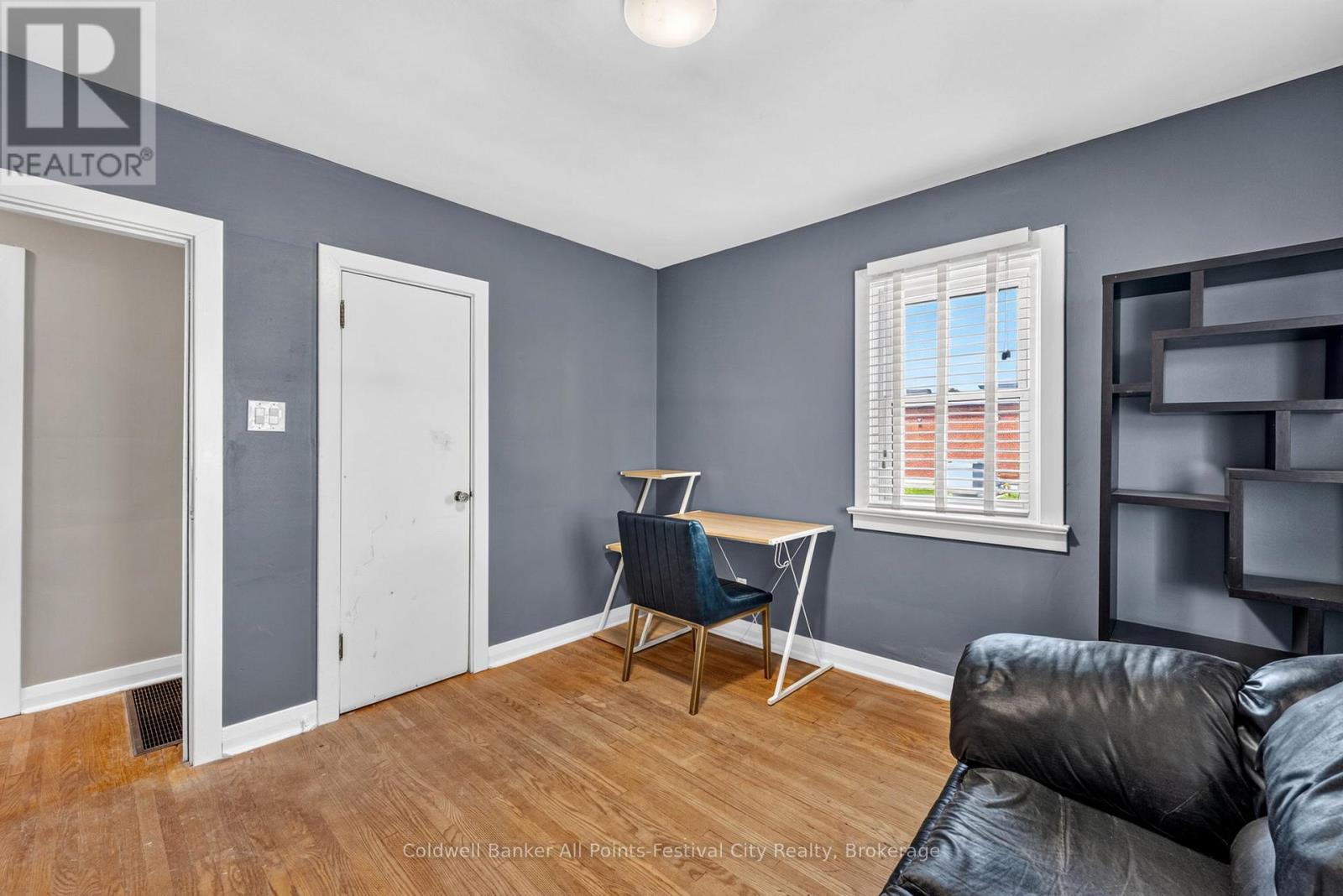 21 WATERLOO STREET S - 20