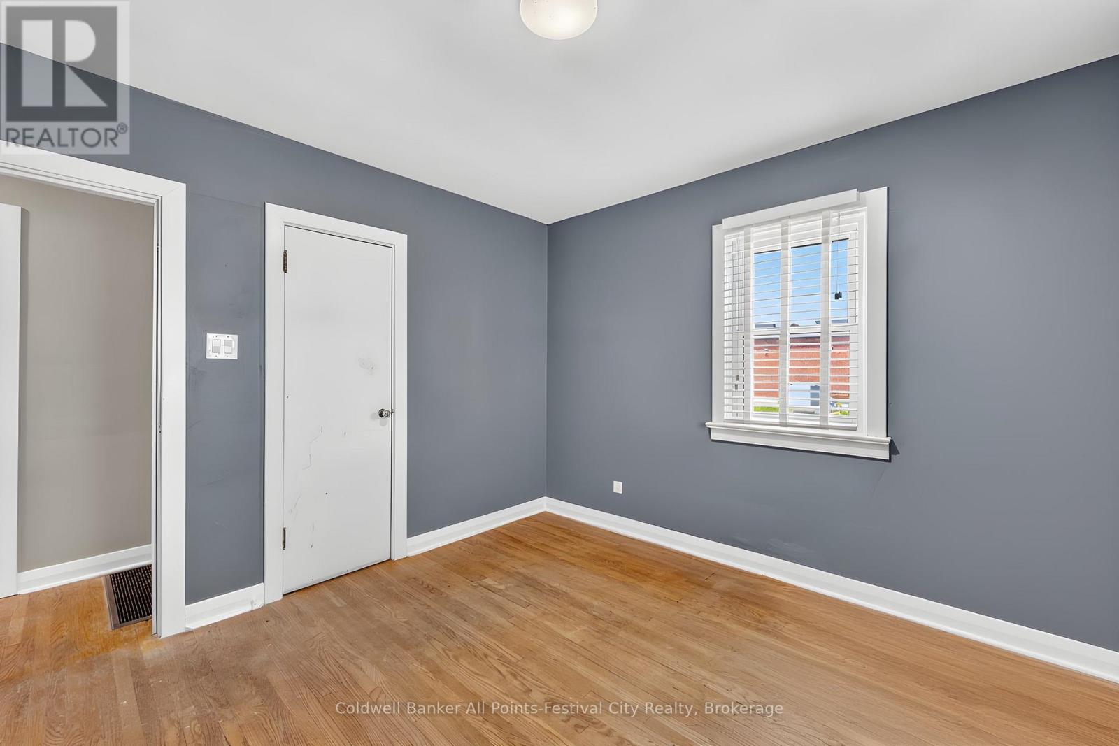 21 WATERLOO STREET S - 21