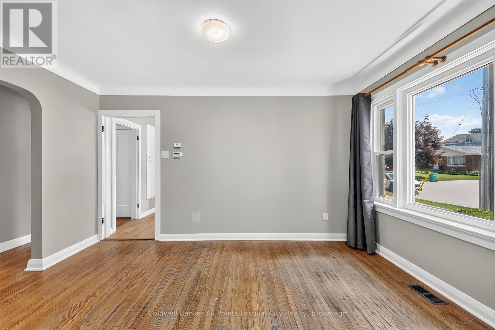 21 WATERLOO STREET S - 31
