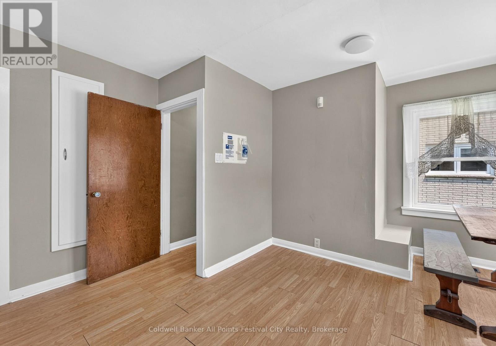 21 WATERLOO STREET S - 37