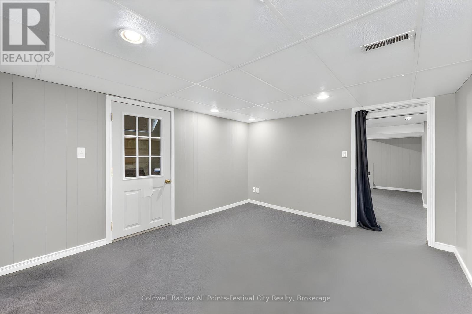 21 WATERLOO STREET S - 45