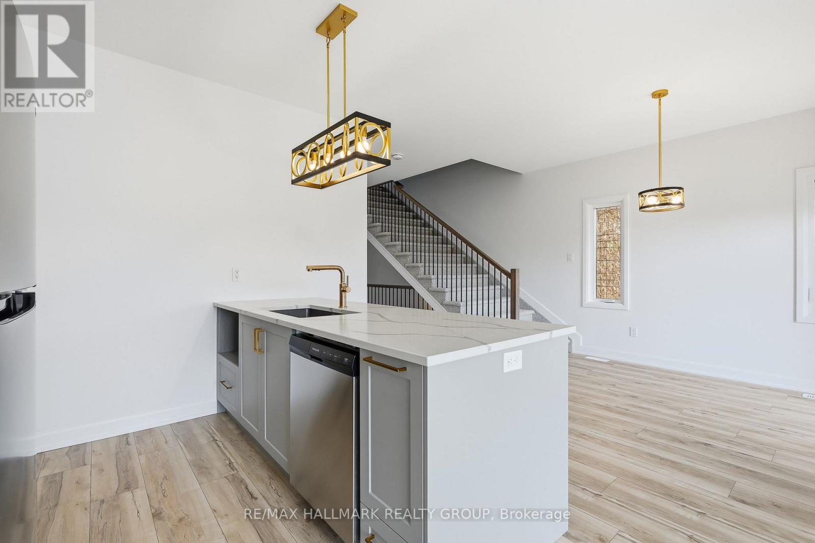 146 ELIZABETH DRIVE - 15