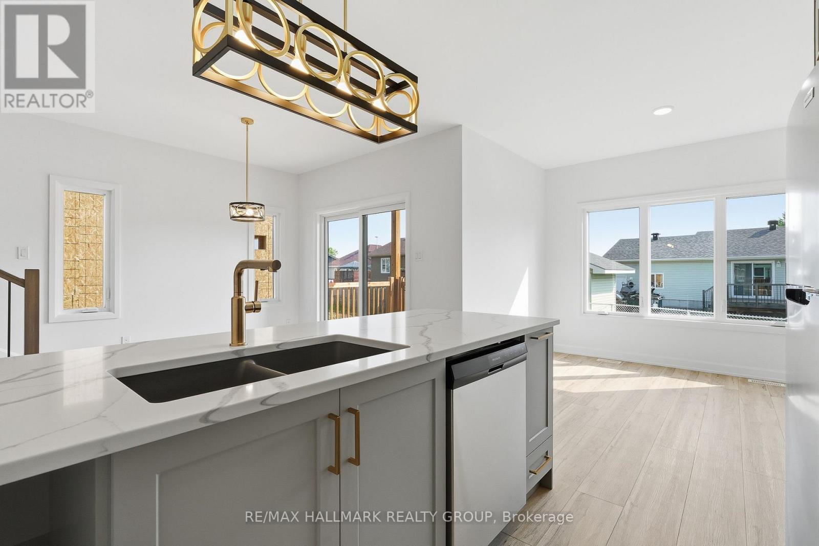 146 ELIZABETH DRIVE - 16