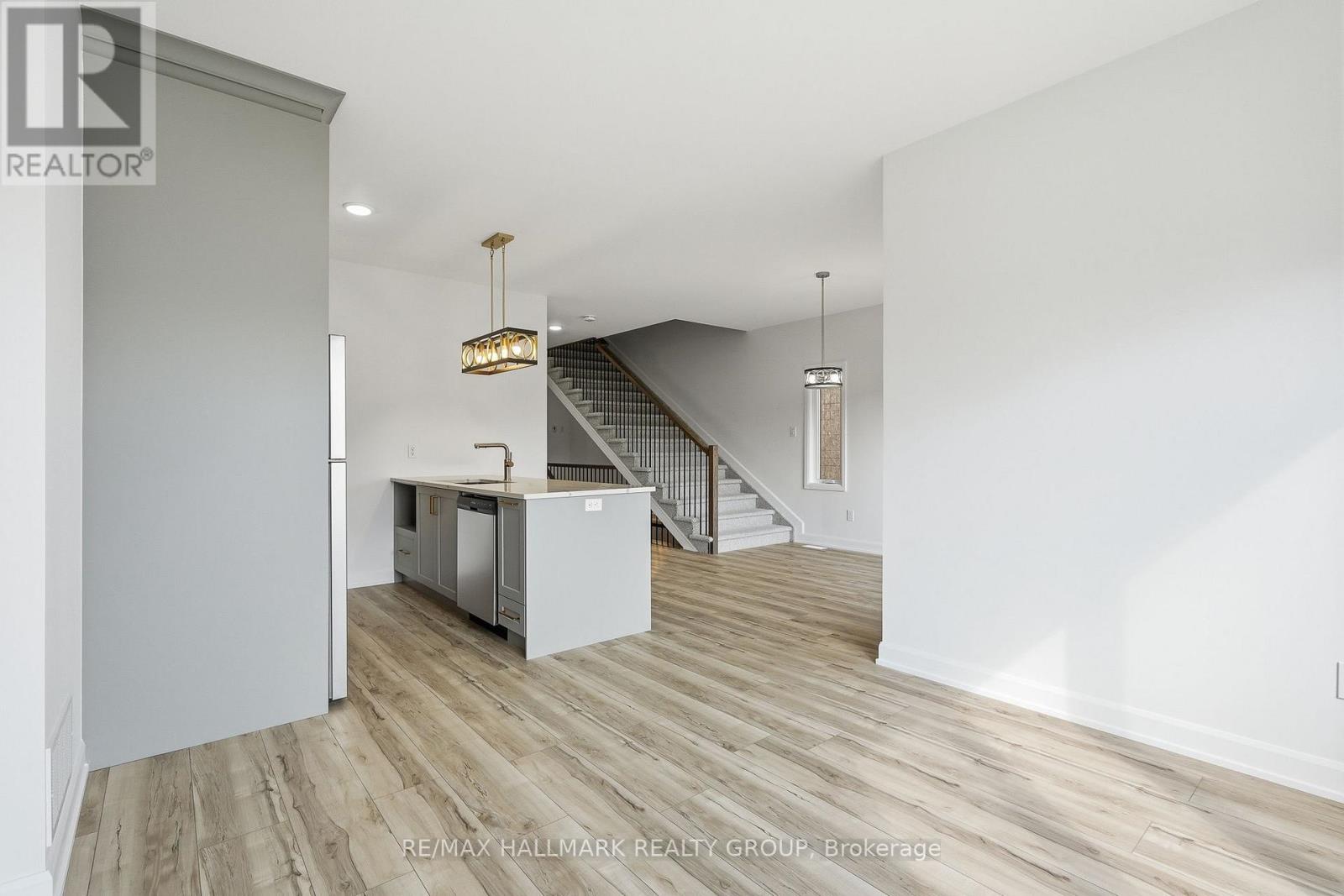 146 ELIZABETH DRIVE - 19