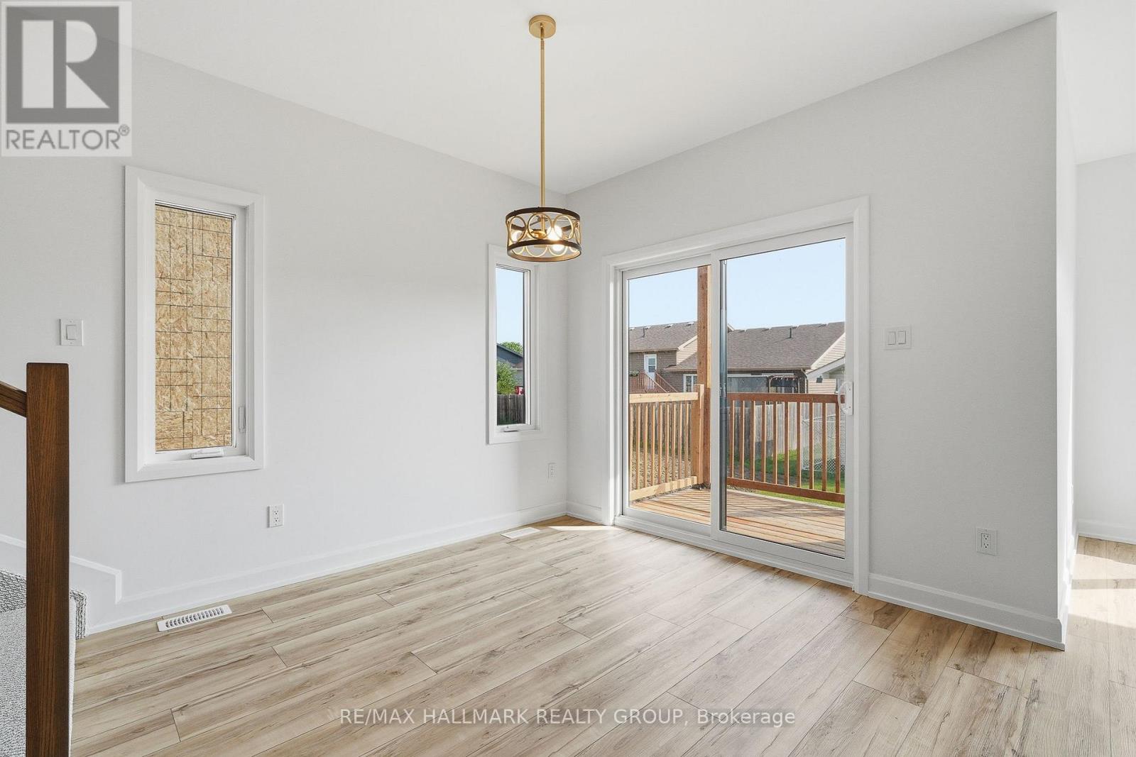 146 ELIZABETH DRIVE - 21