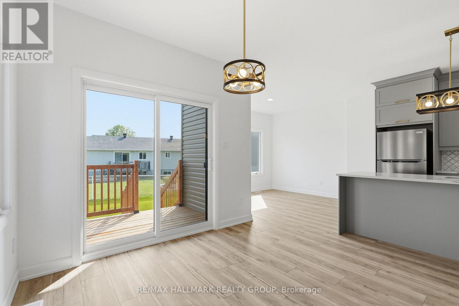 146 ELIZABETH DRIVE - 23