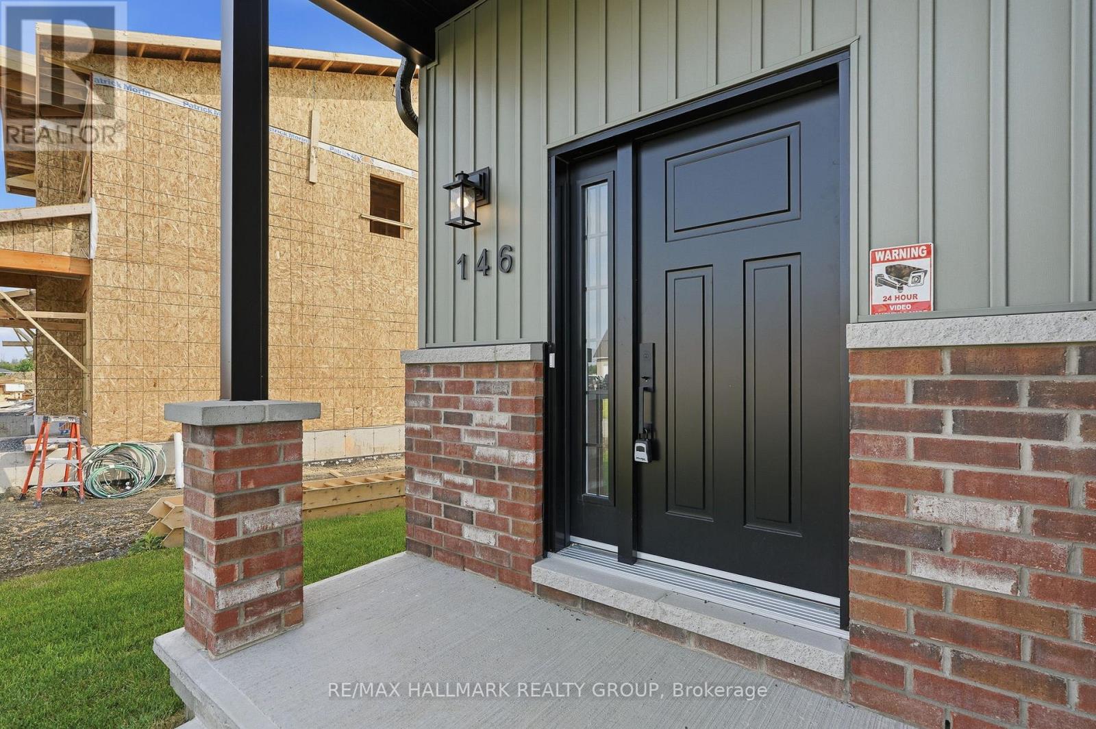 146 ELIZABETH DRIVE - 3