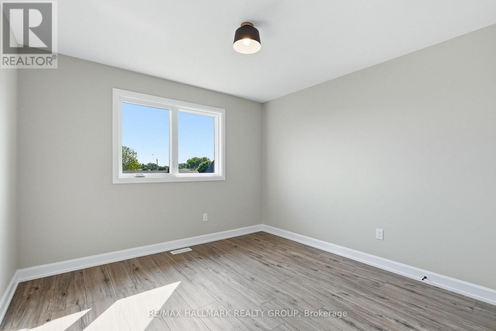 146 ELIZABETH DRIVE - 32