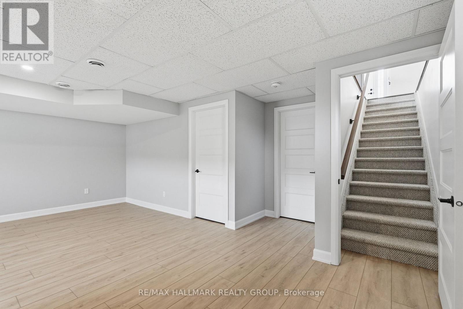 146 ELIZABETH DRIVE - 34