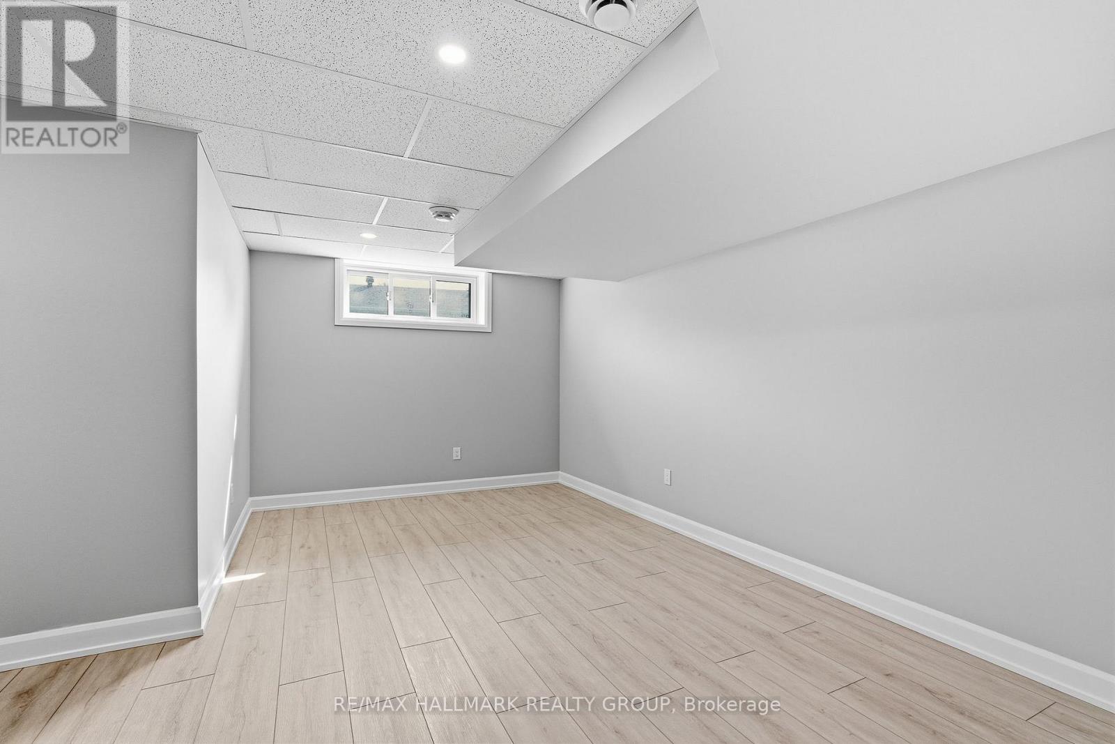 146 ELIZABETH DRIVE - 35