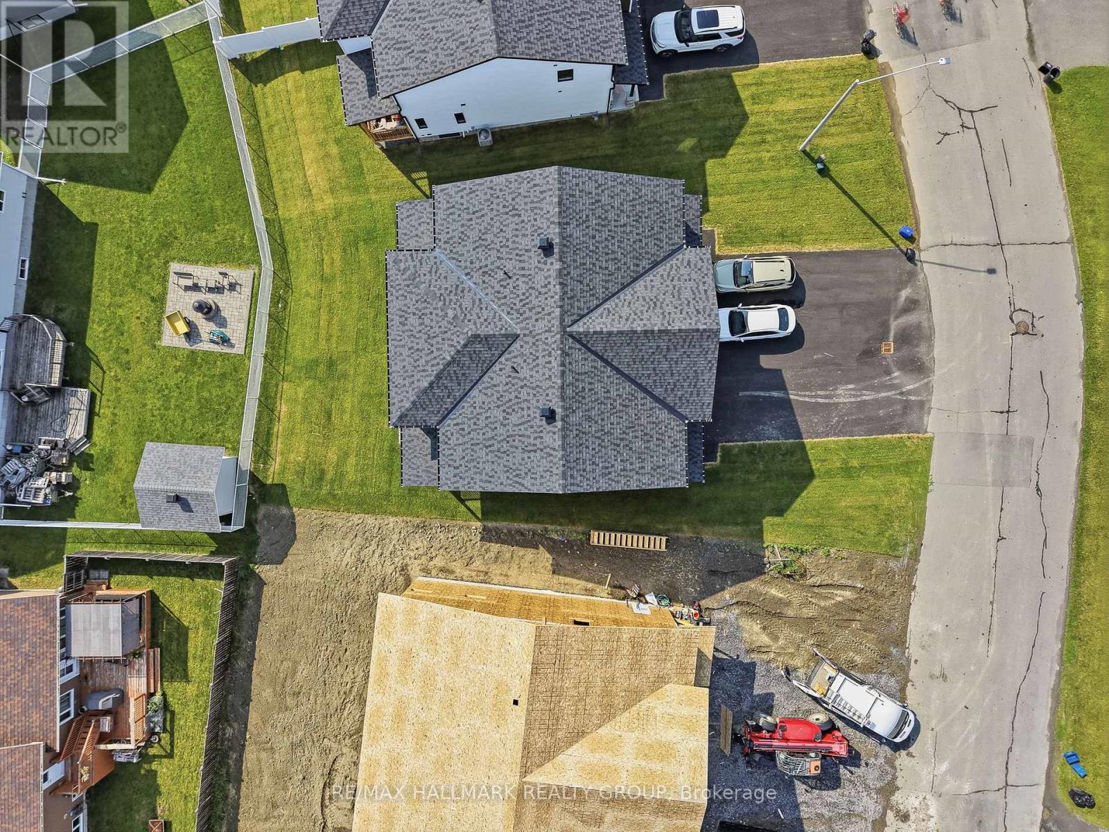 146 ELIZABETH DRIVE - 40