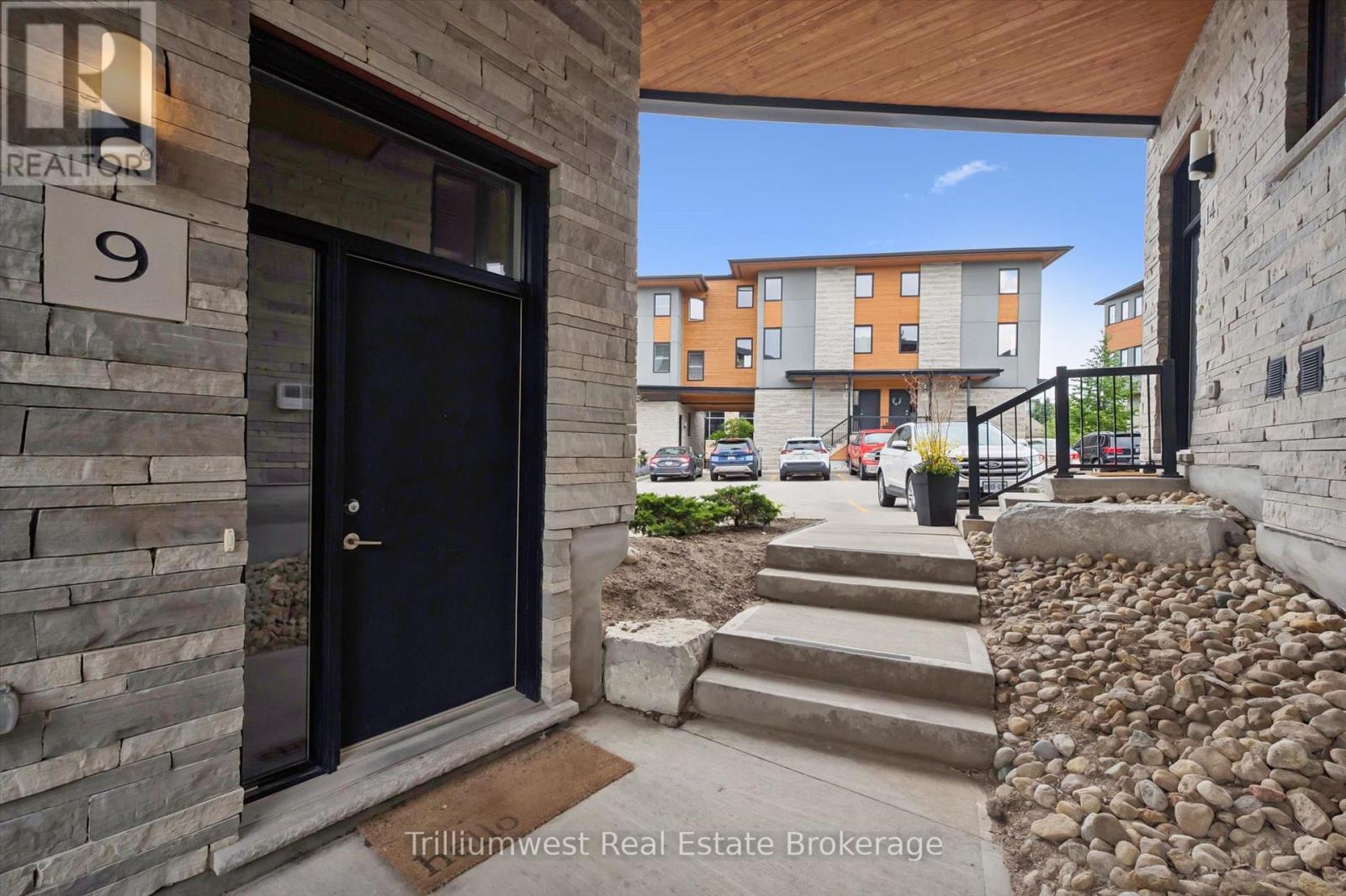 #9 32 ARKELL ROAD - 24