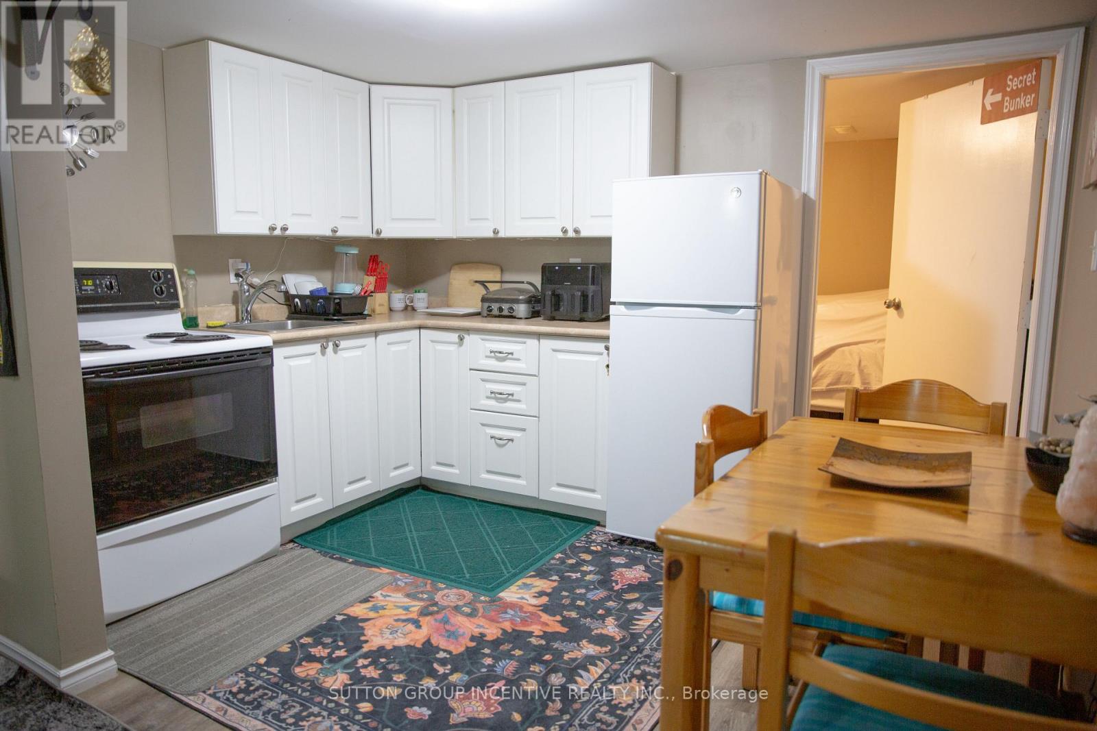45 BAILEY CRESCENT - 18