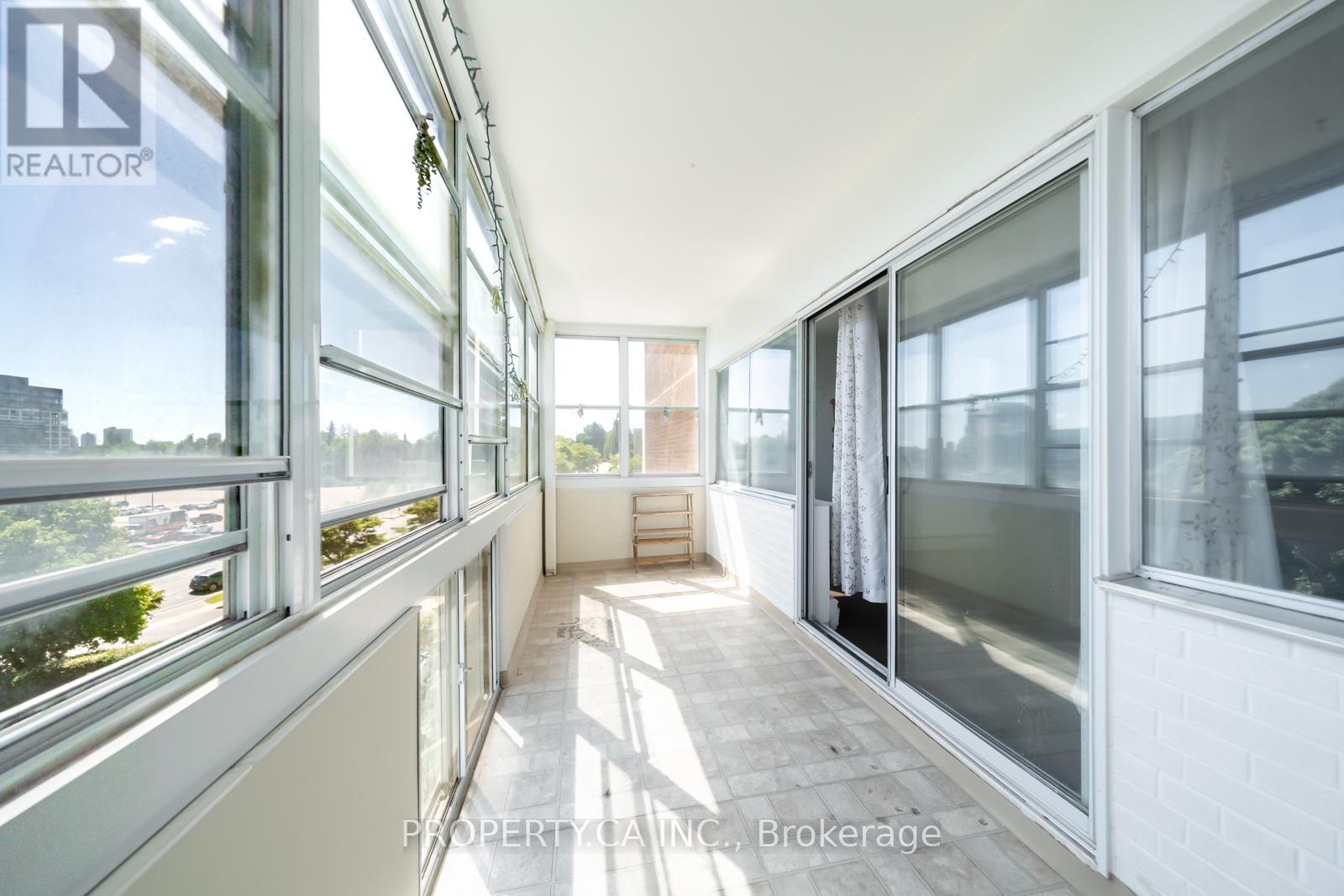#404 45 WESTMOUNT ROAD N - 7