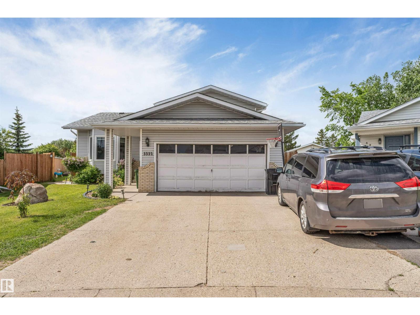 3332 43 ST NW - photo 2