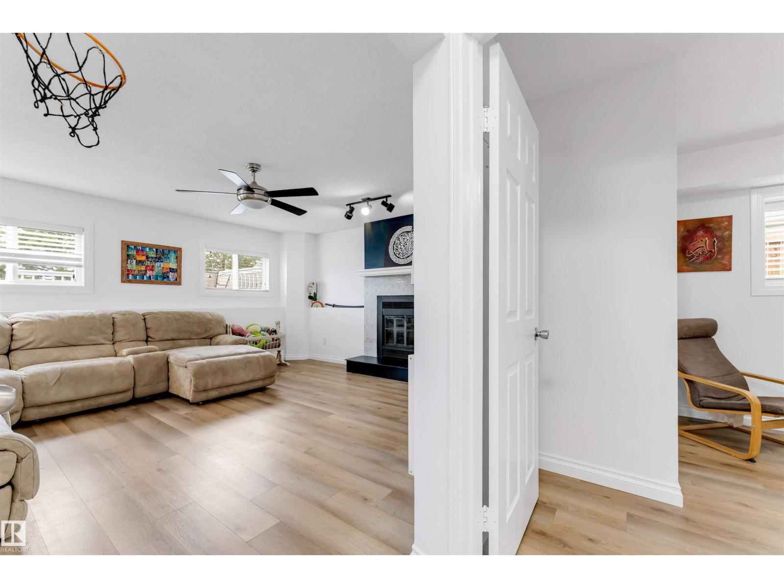 3332 43 ST NW — photo 30