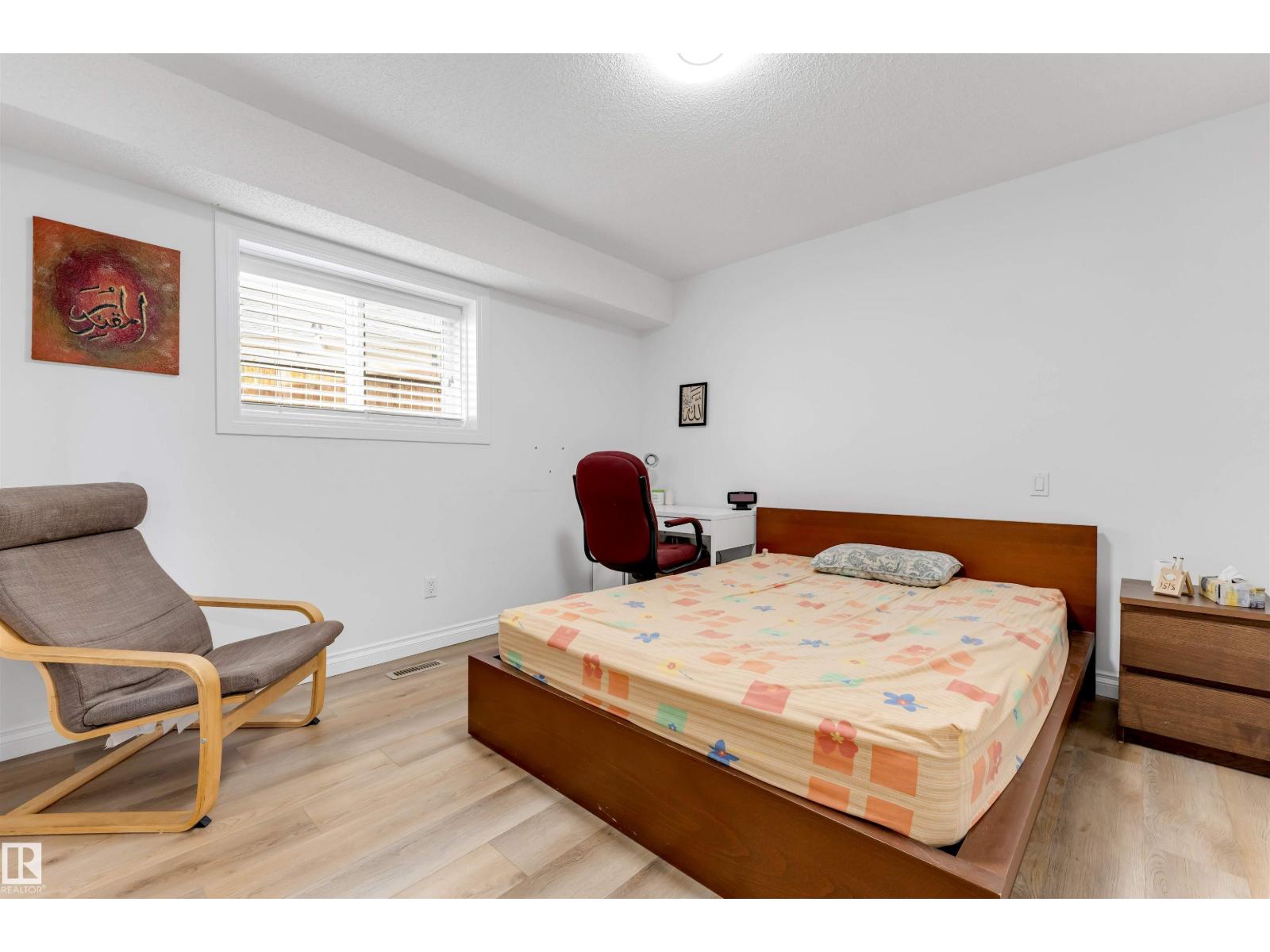 3332 43 ST NW — photo 32