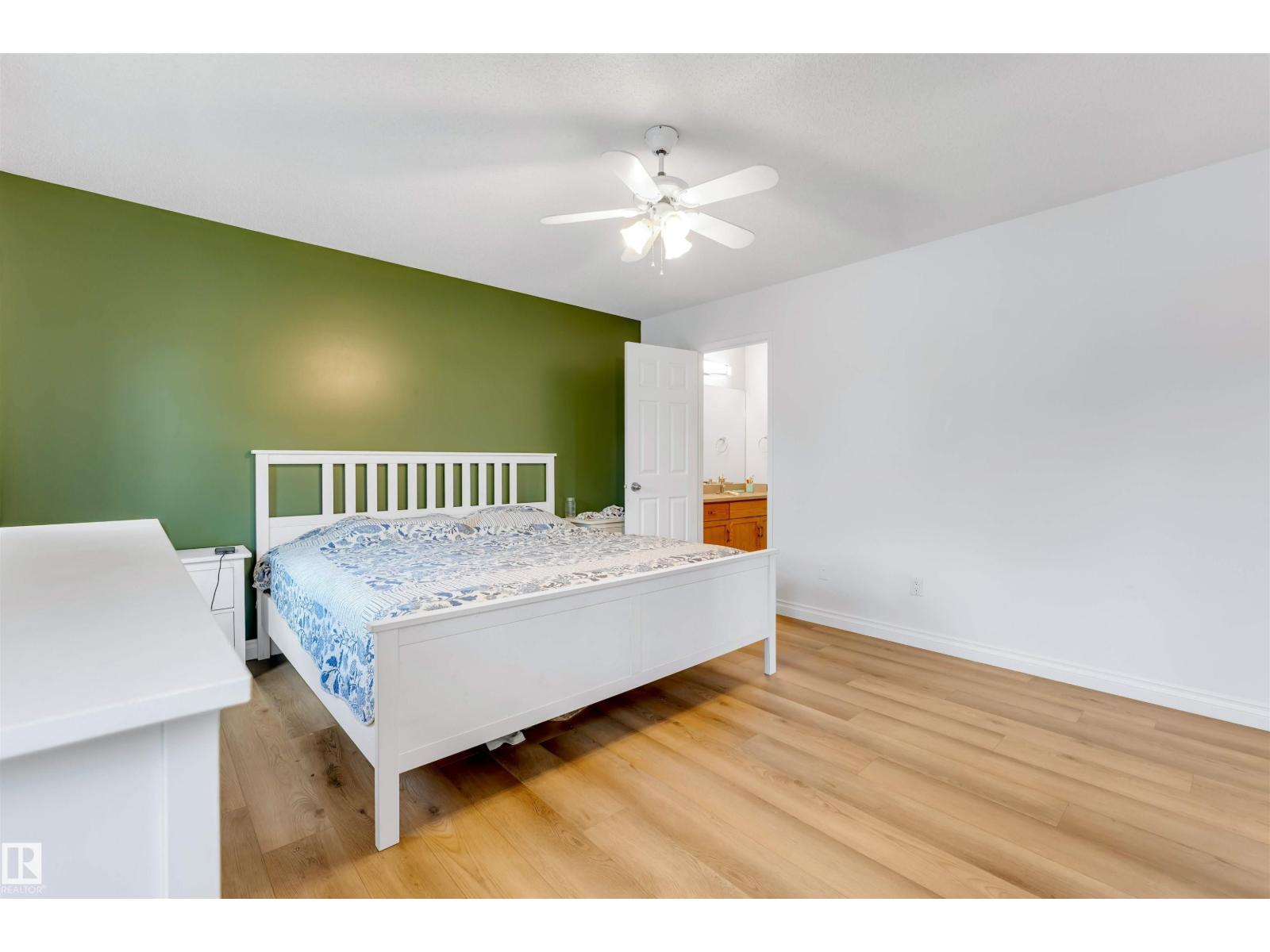 3332 43 ST NW — photo 36