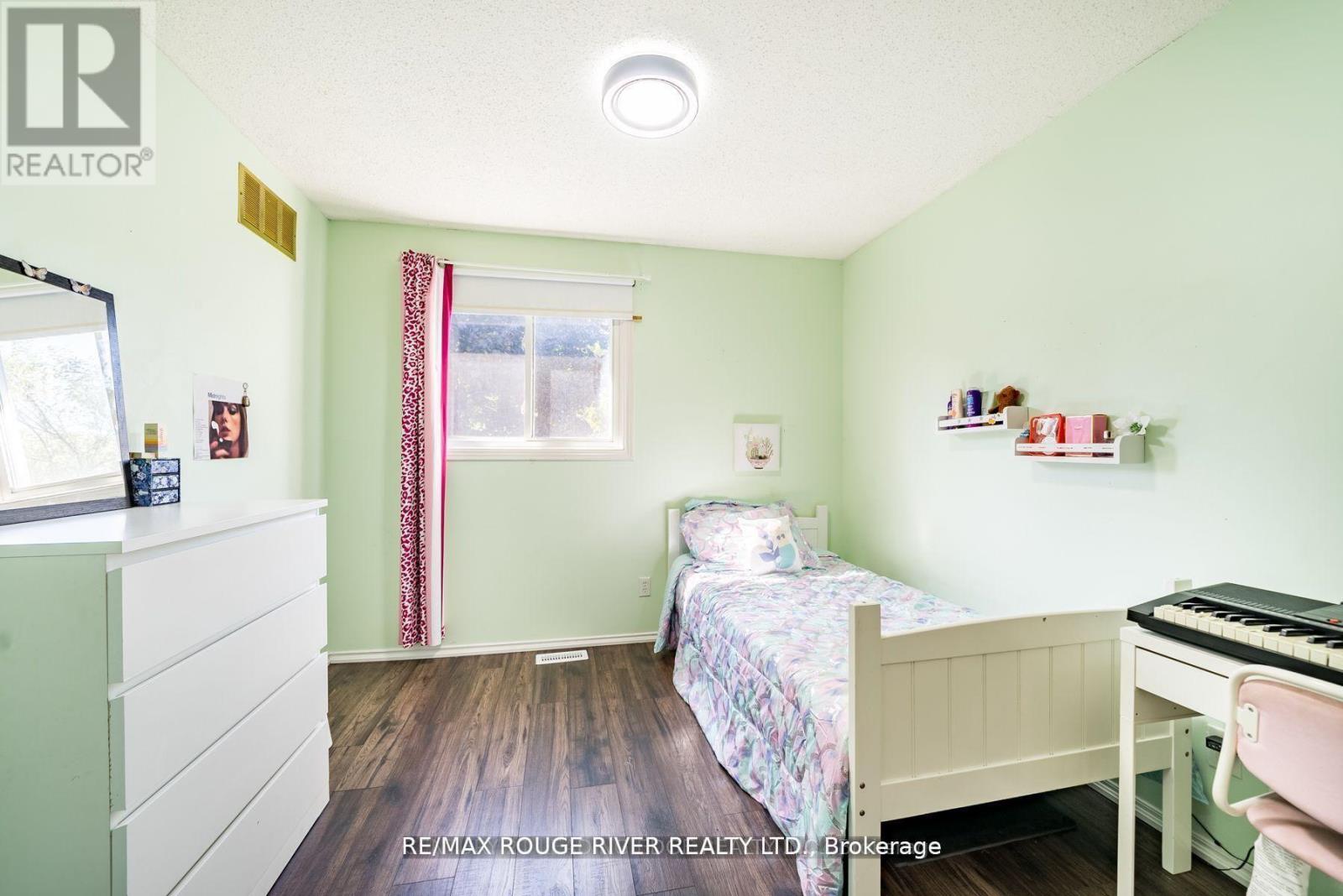880 CASTLEGROVE AVENUE - 19