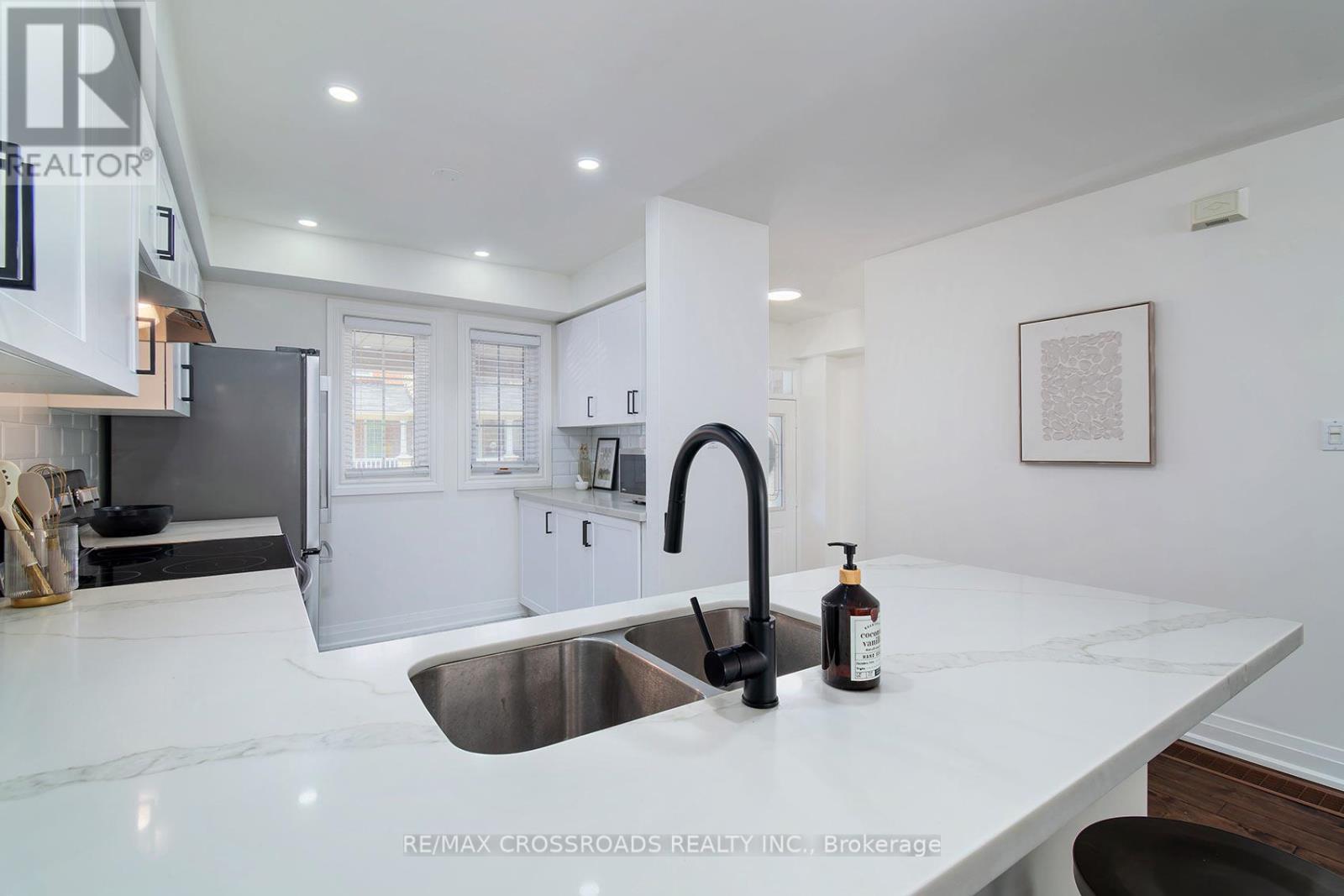 35 TORR LANE - 11