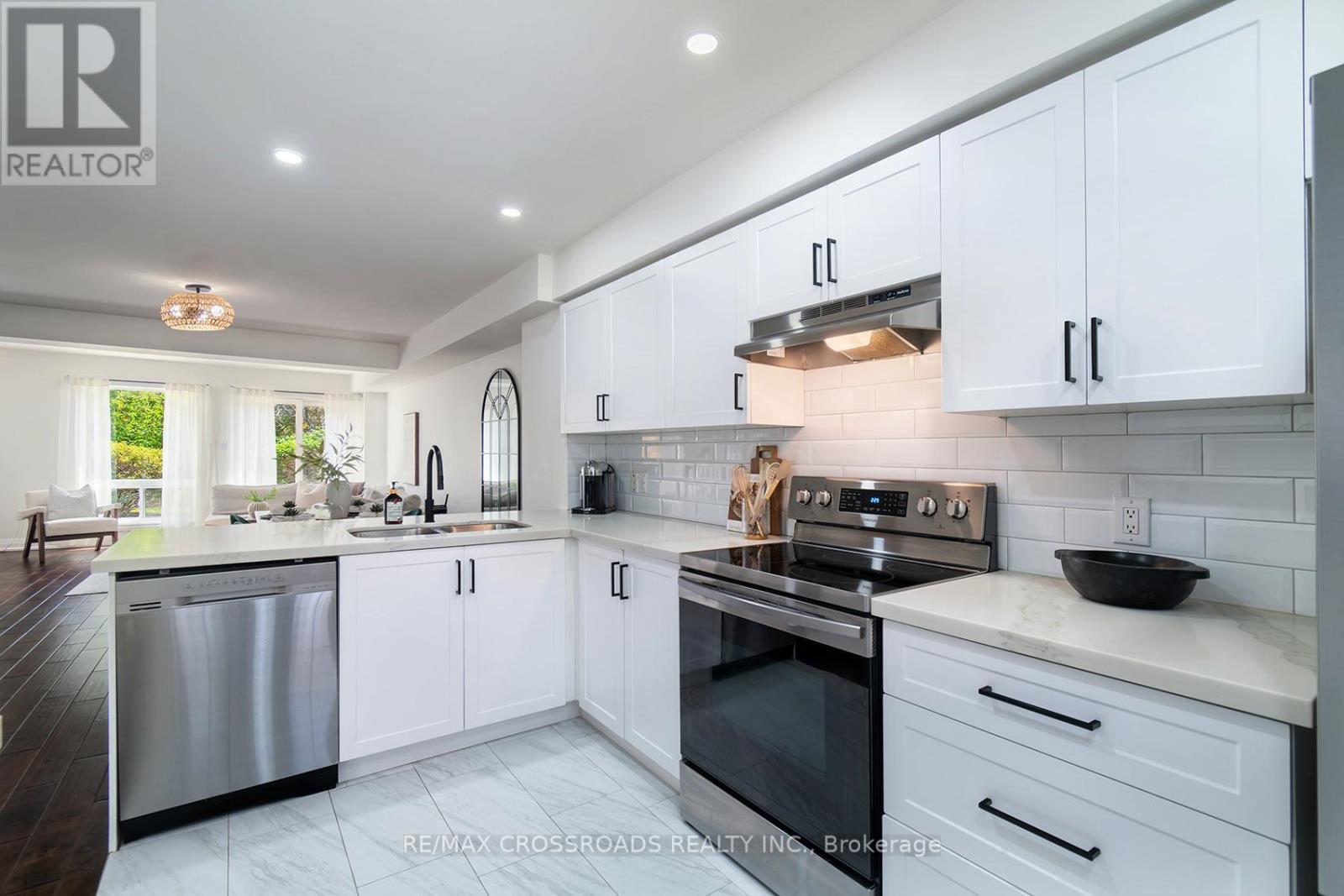 35 TORR LANE - 12