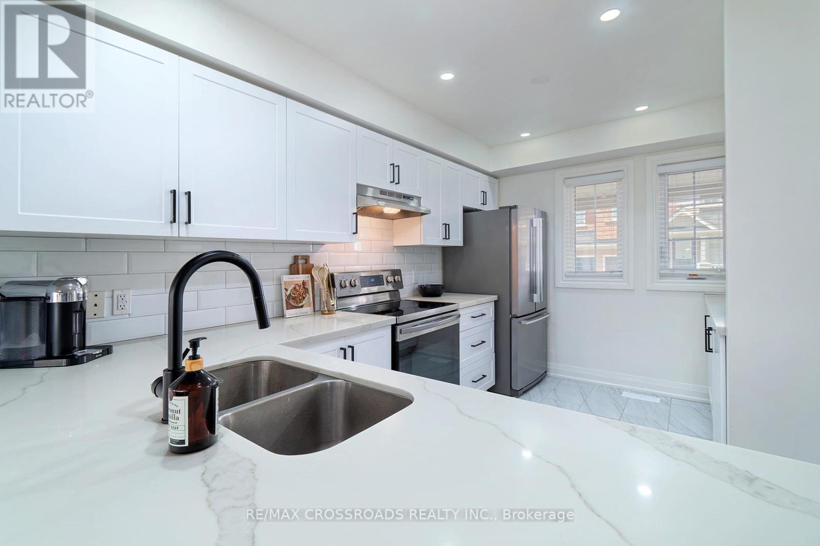 35 TORR LANE - 13