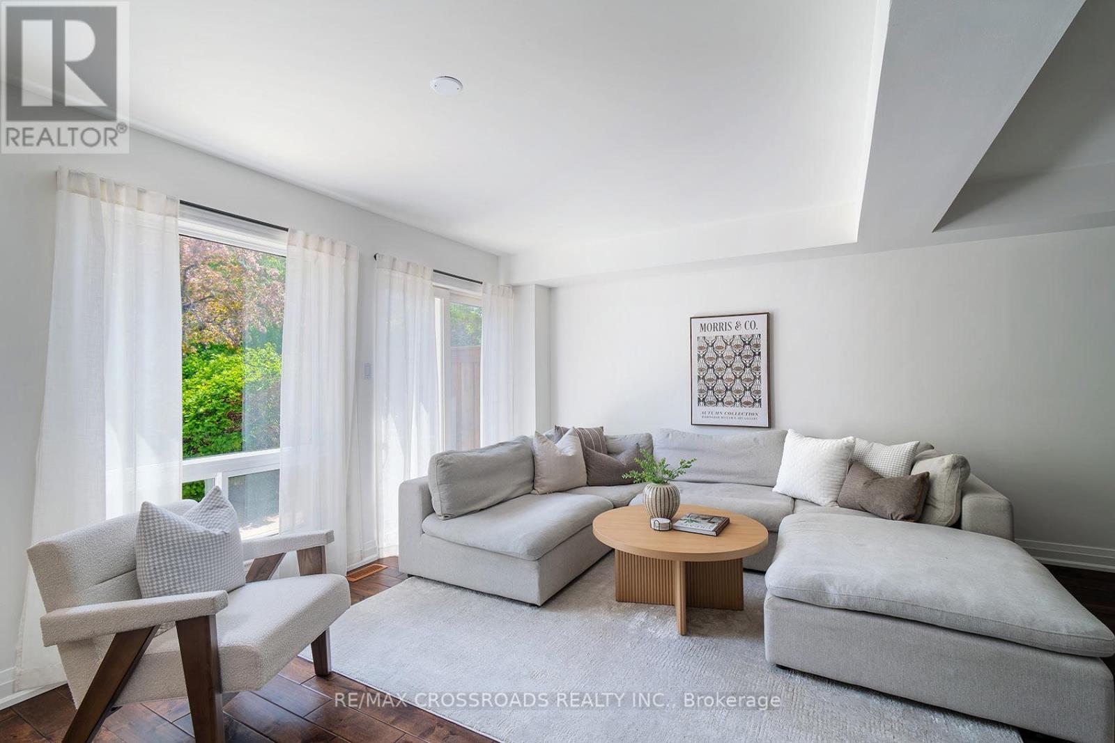 35 TORR LANE - 6