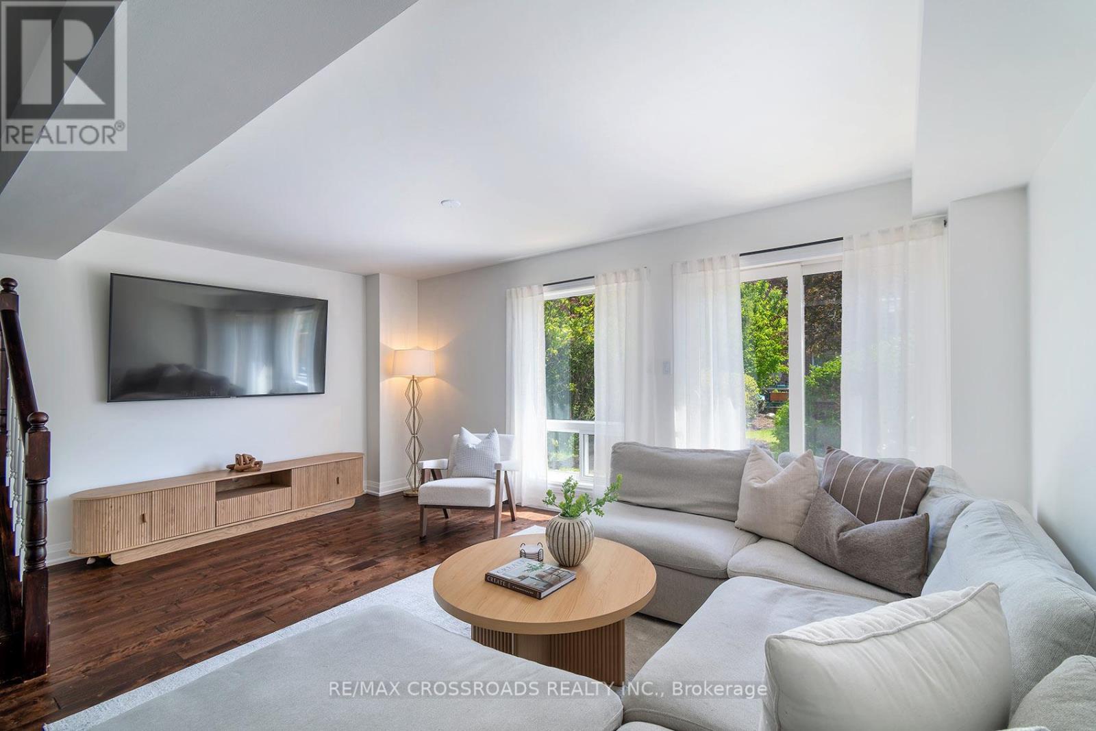 35 TORR LANE - 8