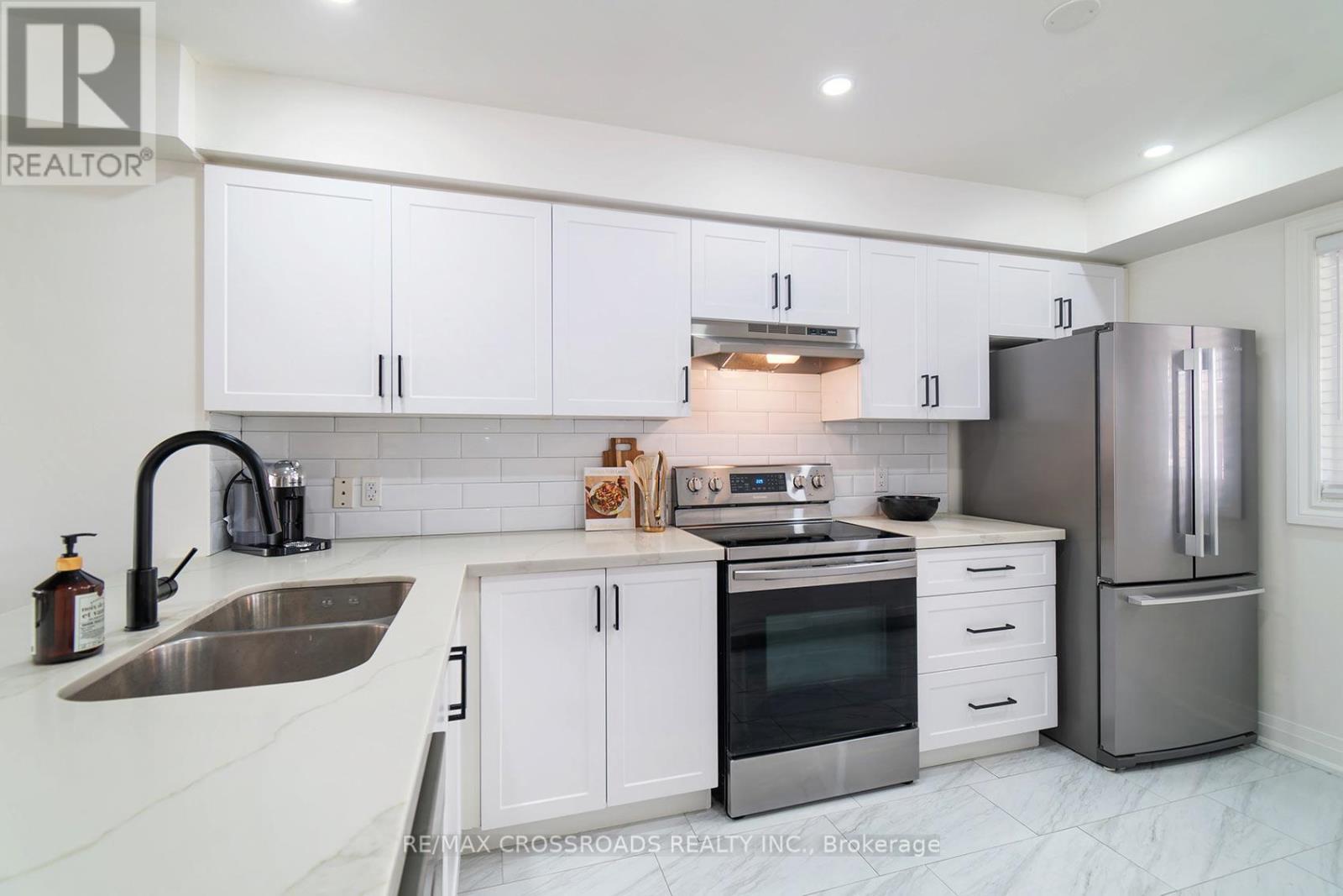 35 TORR LANE - 9