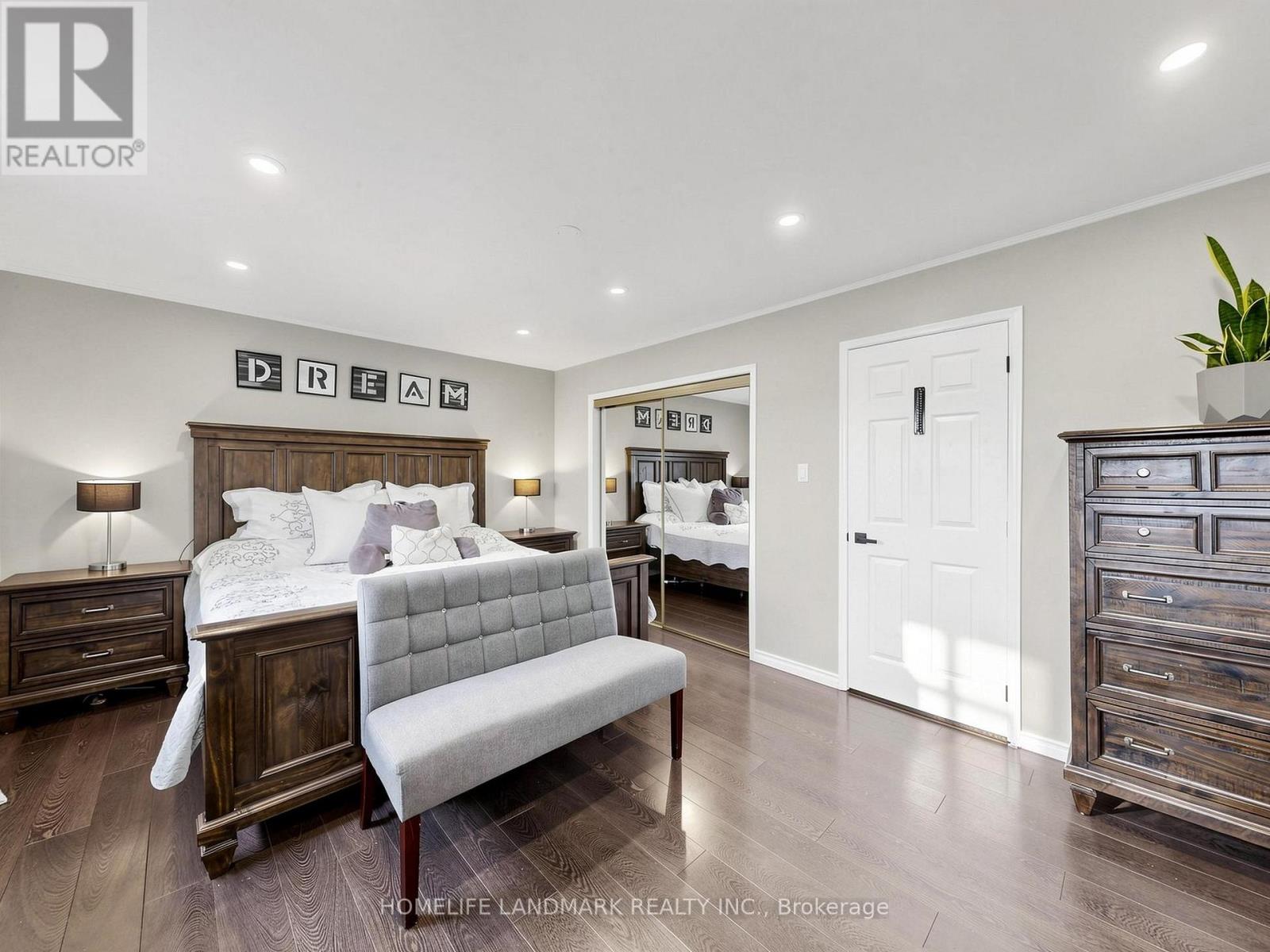 1209 GLOUCESTER SQUARE - 21