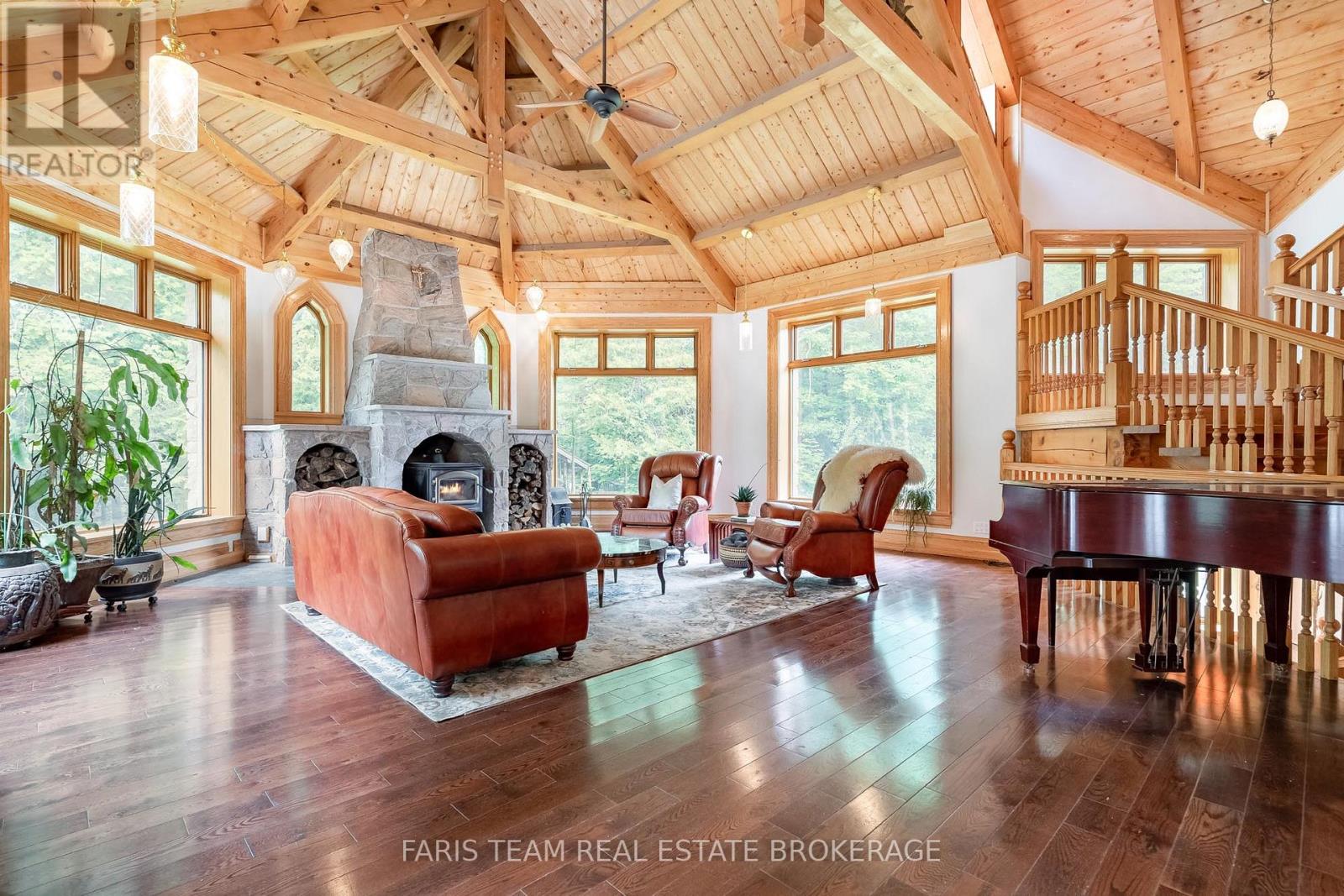 636 HARBOUR STREET - 15