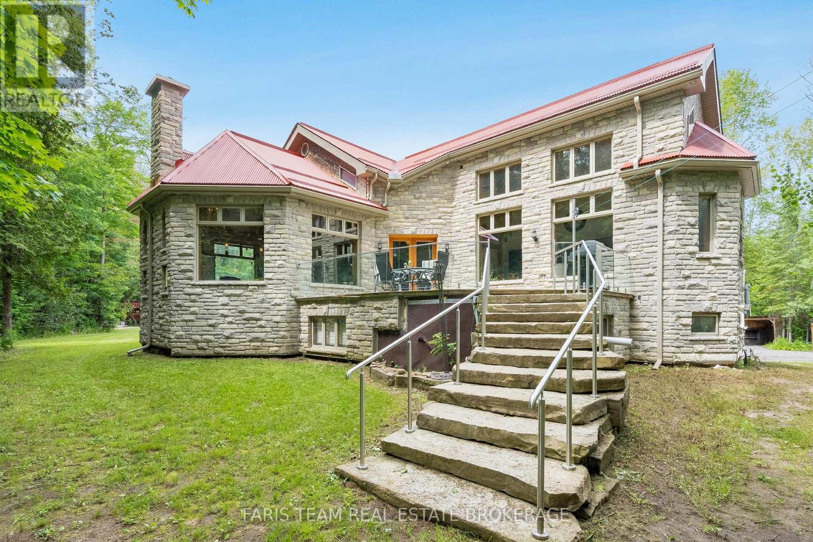636 HARBOUR STREET - 34
