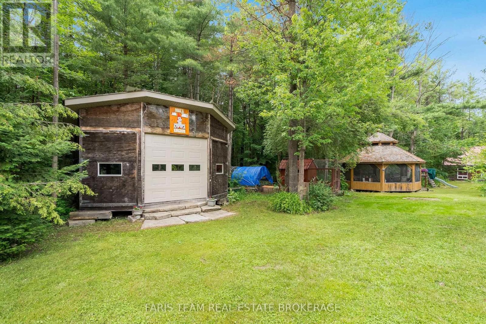 636 HARBOUR STREET - 40