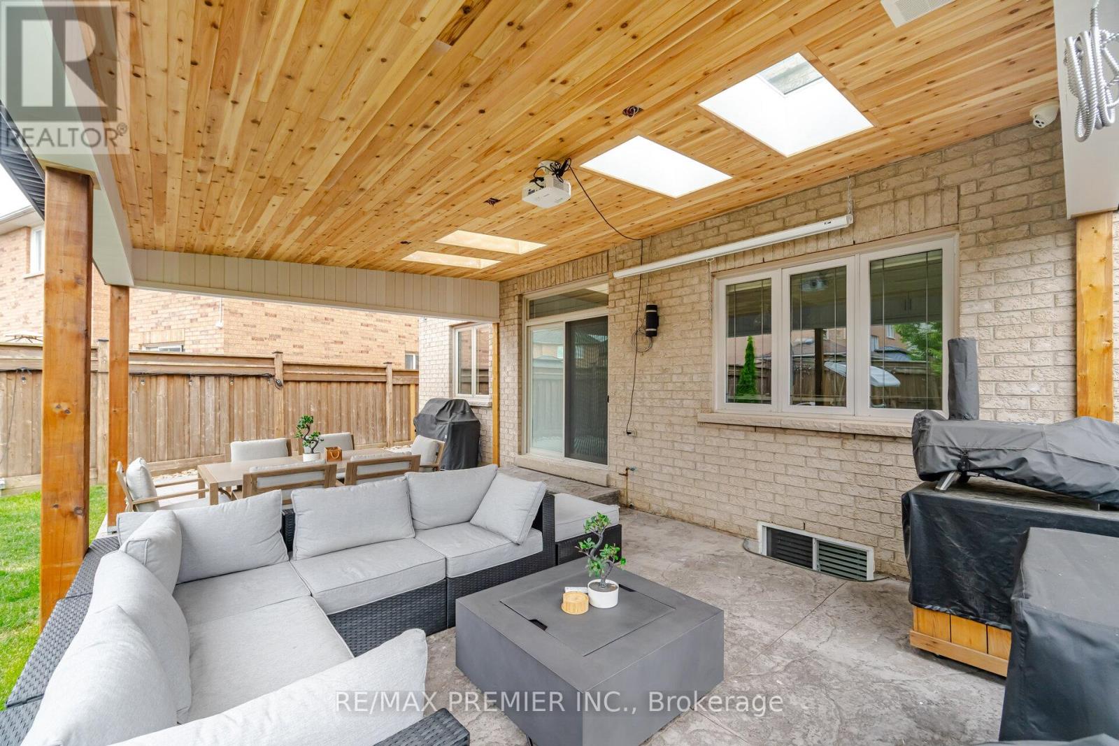25 ANDREW HILL DRIVE - 39