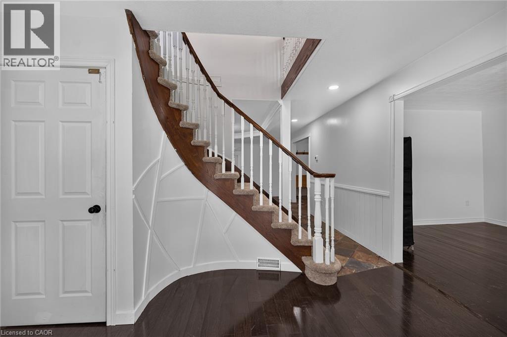 6-bedroom home for sale at 647 BAINS Road, Cayuga ON · photo 12 of 51