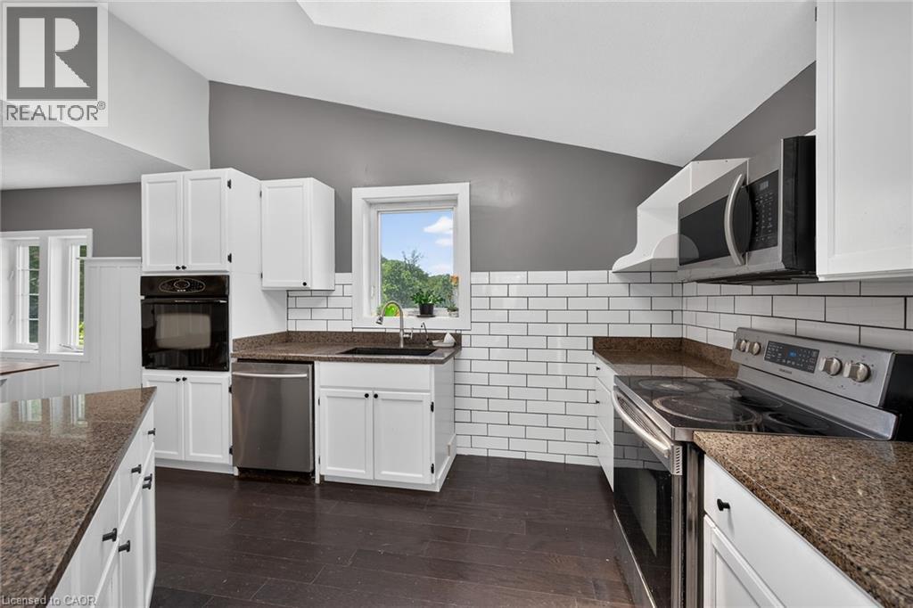 6-bedroom home for sale at 647 BAINS Road, Cayuga ON · photo 17 of 51