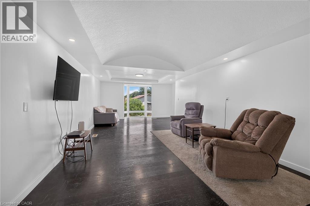 6-bedroom home for sale at 647 BAINS Road, Cayuga ON · photo 20 of 51