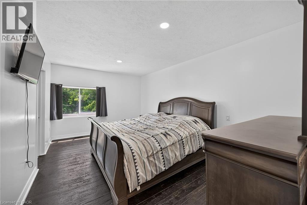 6-bedroom home for sale at 647 BAINS Road, Cayuga ON · photo 23 of 51