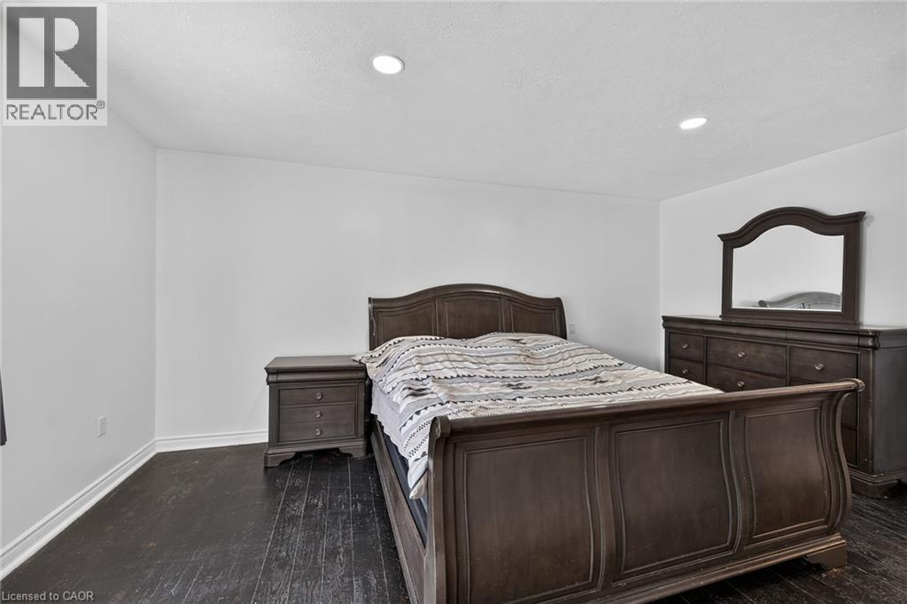 6-bedroom home for sale at 647 BAINS Road, Cayuga ON · photo 24 of 51