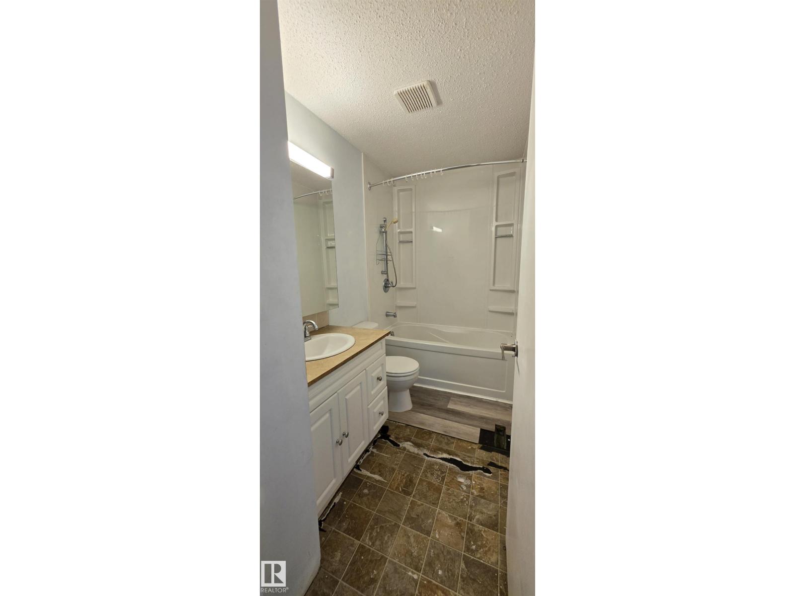 4522 56 AV — photo 8