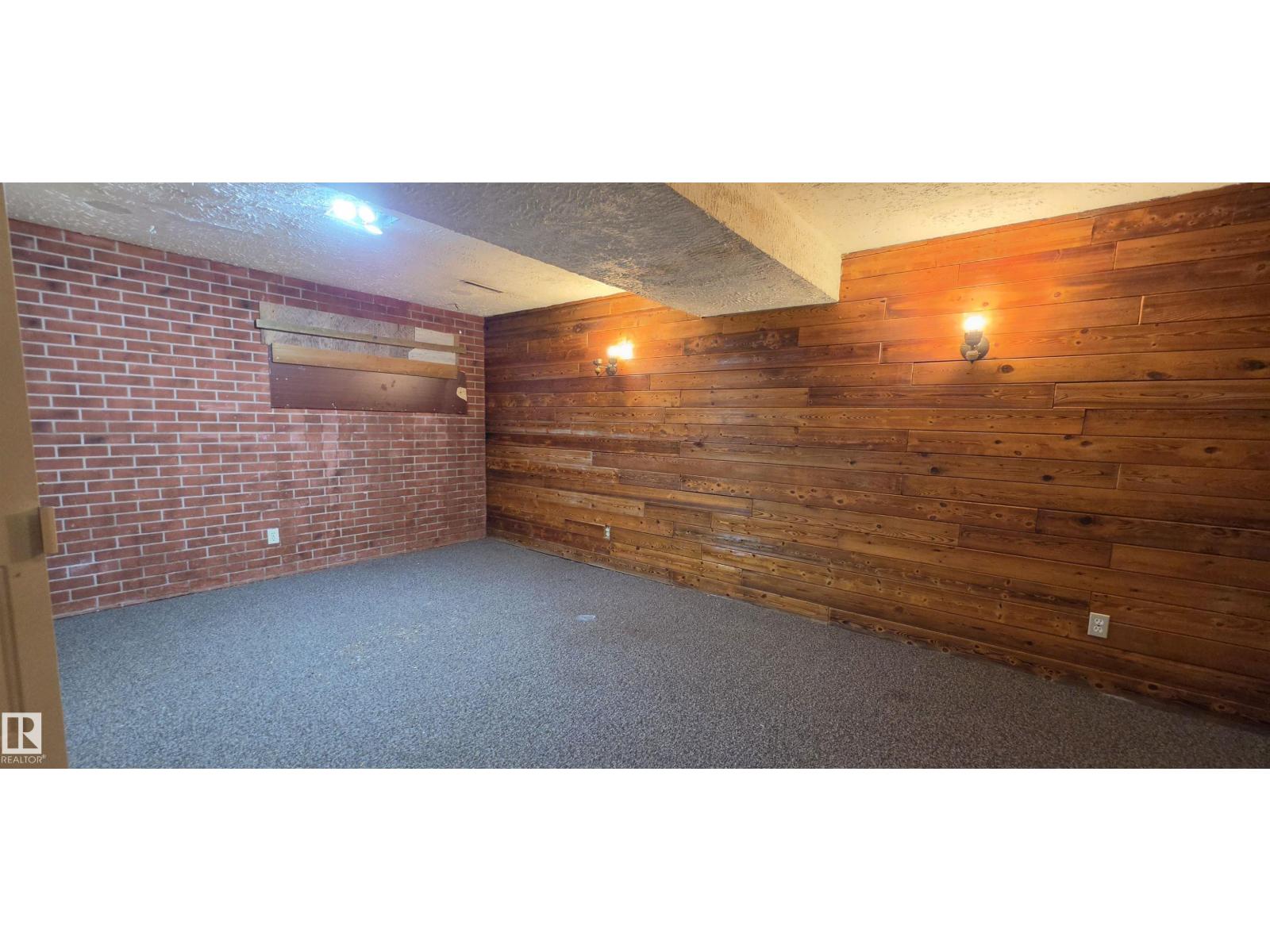 4522 56 AV — photo 10