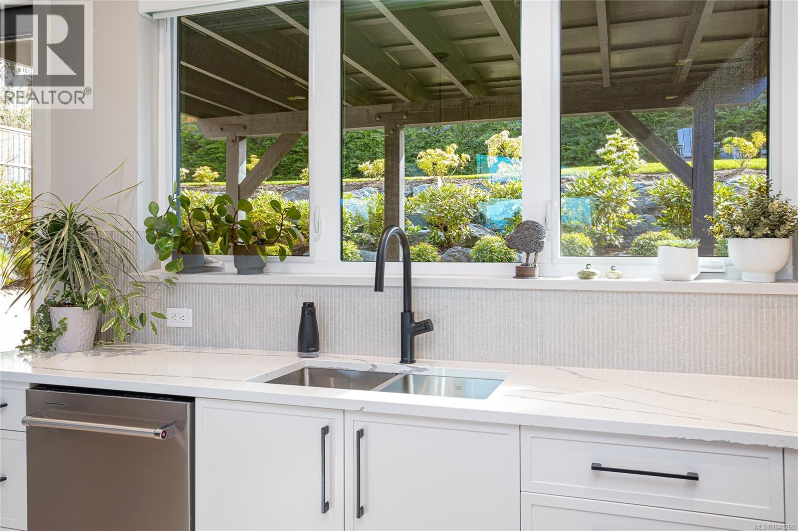 6575 Central Saanich Rd - 22