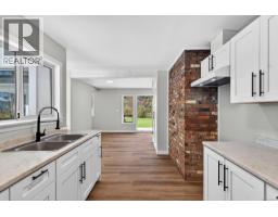 400 Manse Rd, French Creek, BC V9Y2B2 Photo 11