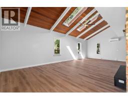Living room - 400 Manse Rd, French Creek, BC V9Y2B2 Photo 9