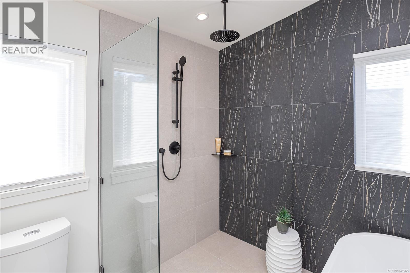 6575 Central Saanich Rd - 32