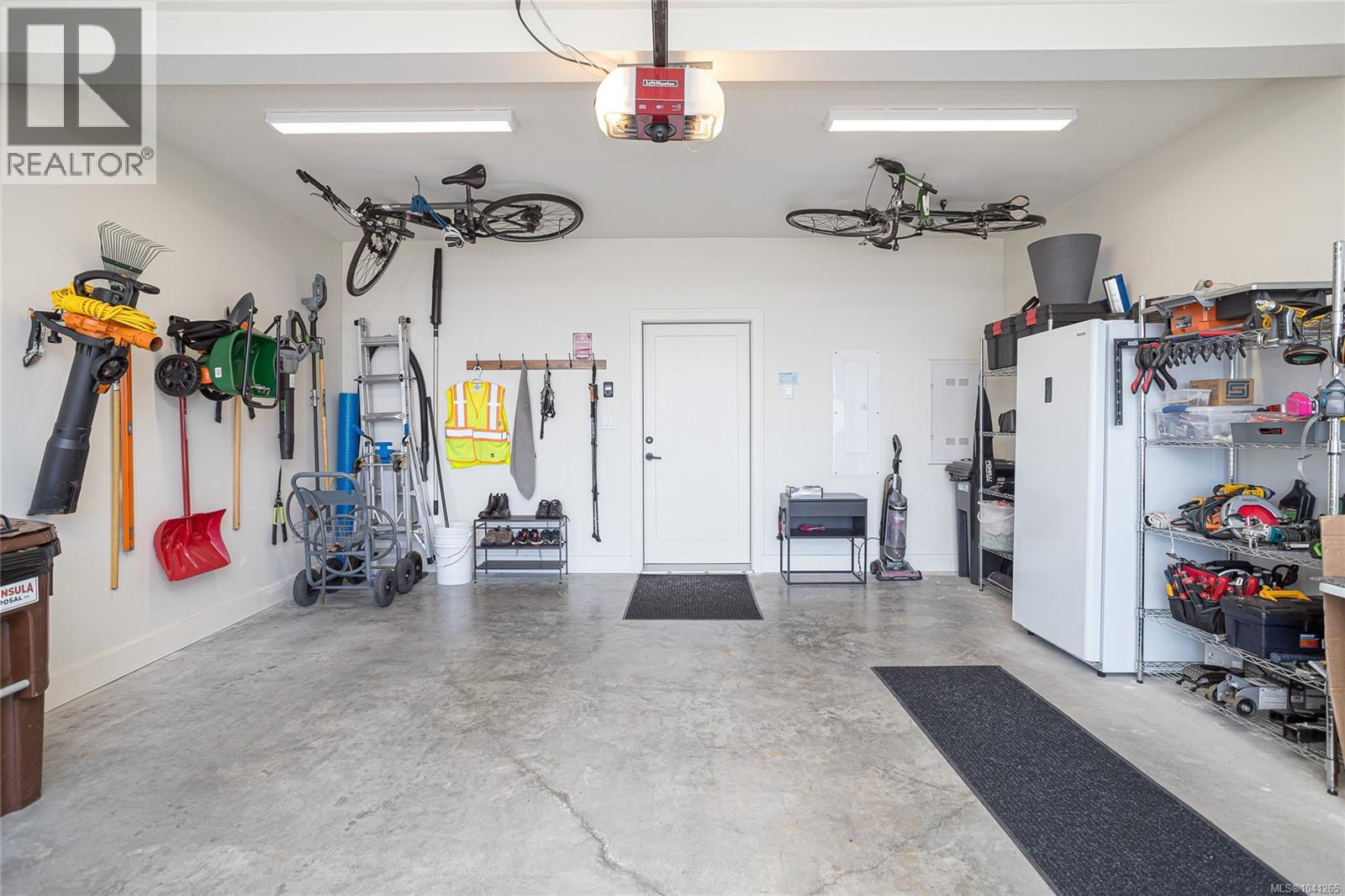 6575 Central Saanich Rd - 46