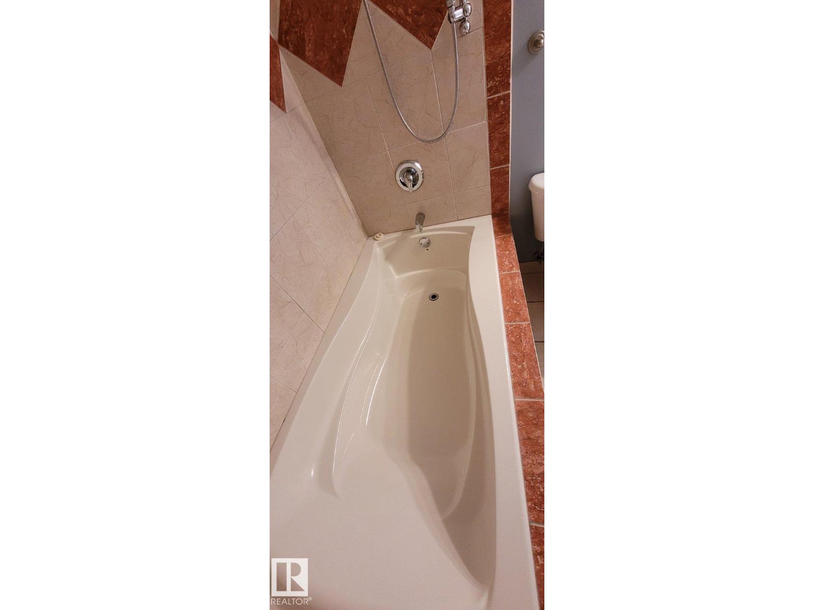#1204 9921 104 ST NW - 36