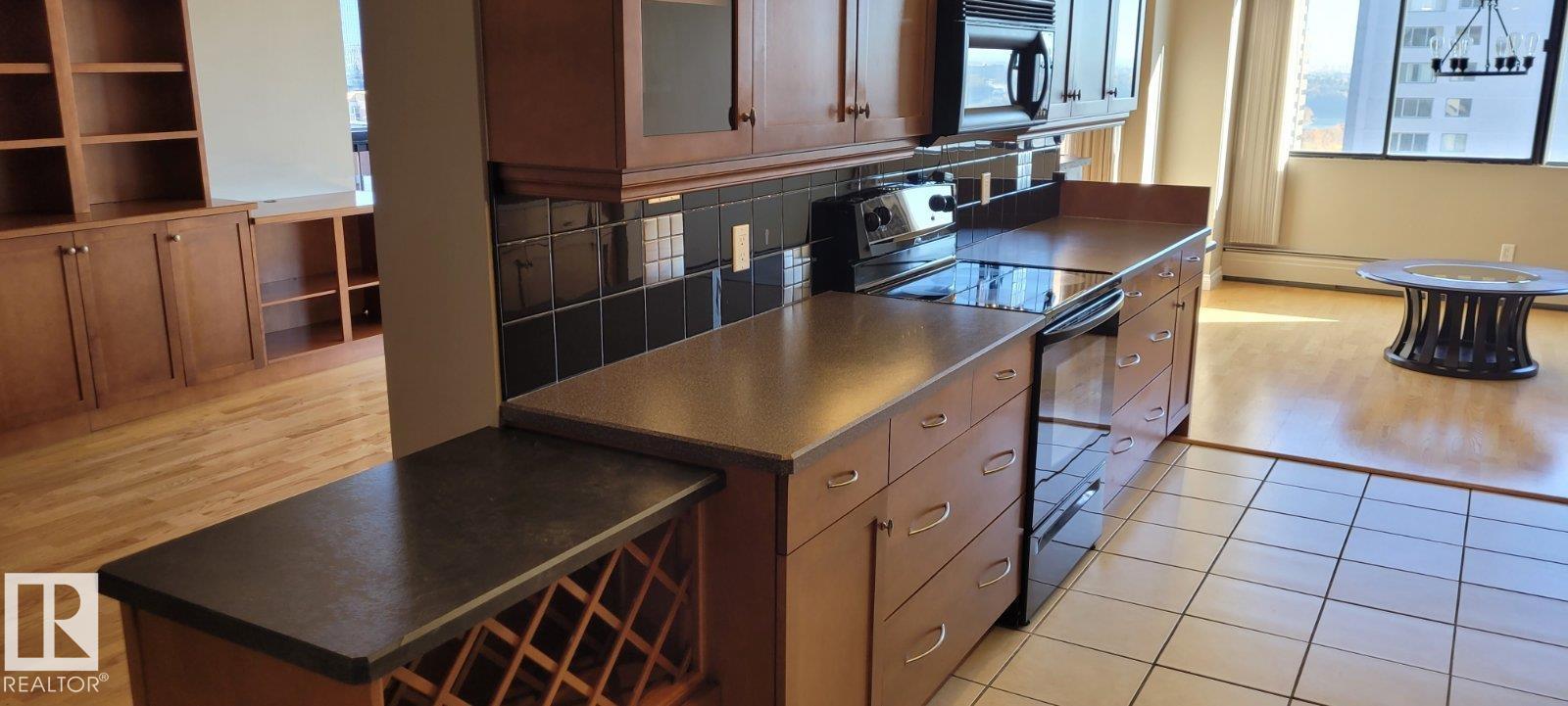 #1204 9921 104 ST NW - 17