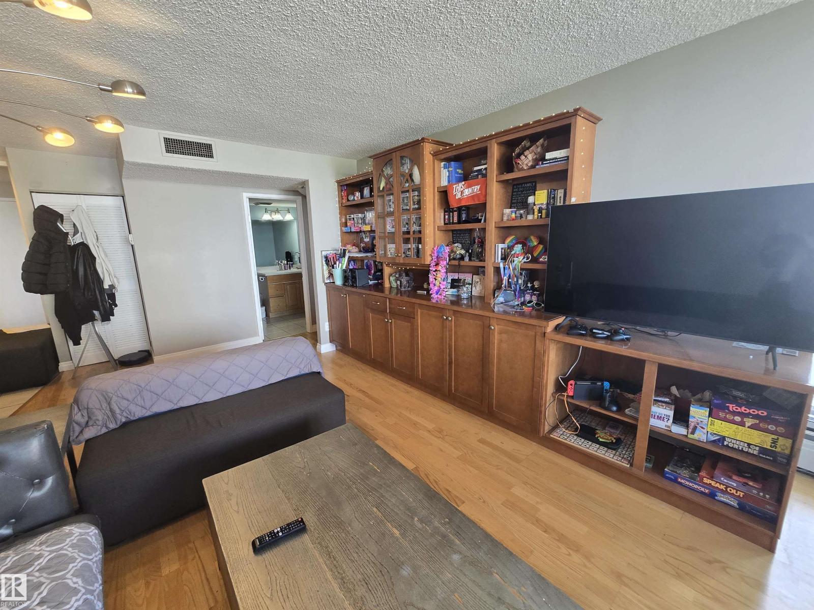 #1204 9921 104 ST NW - 24